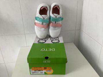 Deto schoenen 35/36 van bij Torfs. Gaat 2 maten mee. beschikbaar voor biedingen
