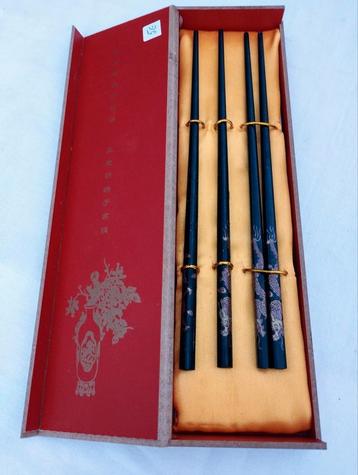 1 BOITE AVEC 4 BAGUETTES CHINOISES, Enlèvement, Comme neuf