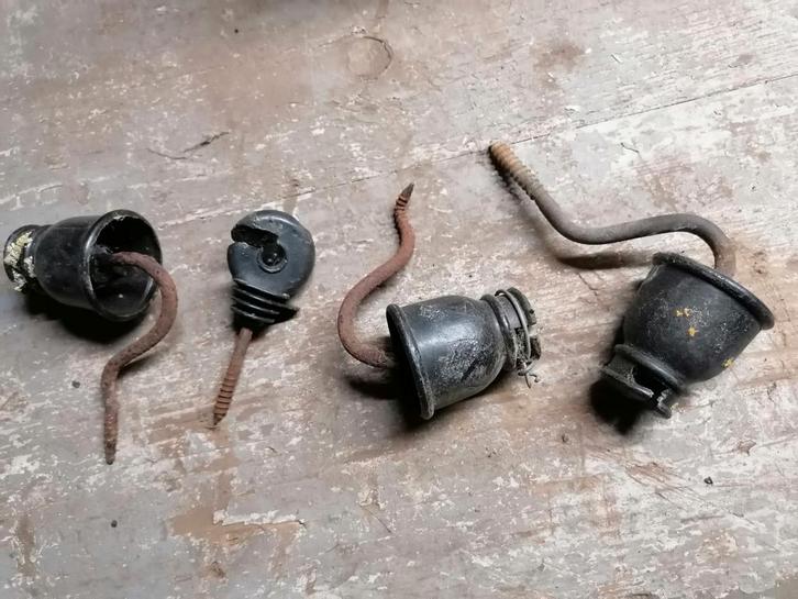 Oude bakelieten isolatoren met schroefbevestiging, Dieren en Toebehoren, Stalling en Weidegang