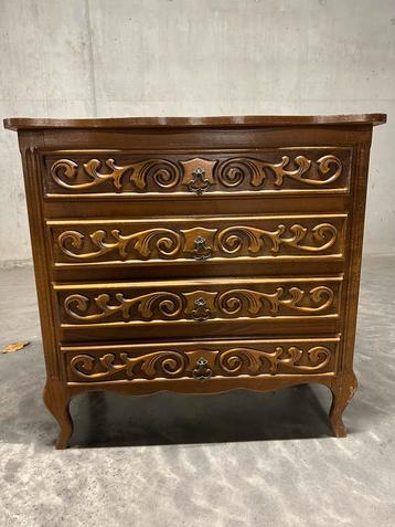 Vintage Commode / Ladekast met Sierlijk Houtsnijwerk beschikbaar voor biedingen