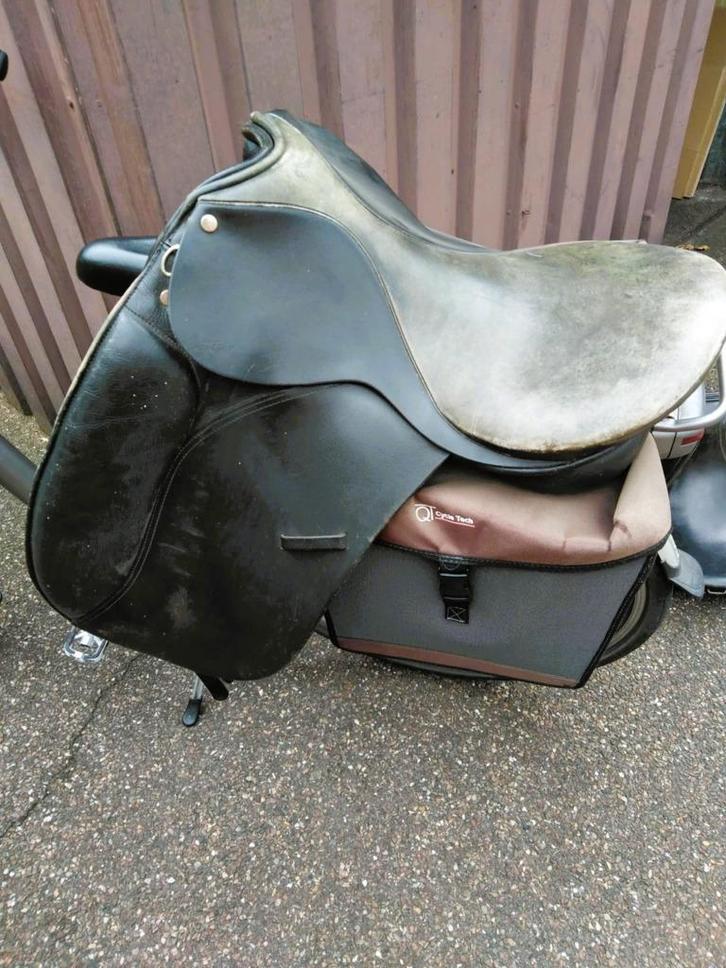 Authentiek leren ruiterzadel met karakter en geschiedenis., Dieren en Toebehoren, Paarden en Pony's | Overige Paardenspullen, Dressuur