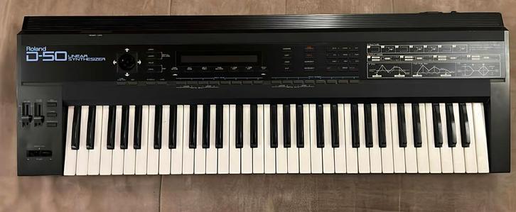 Roland D50 + 5 cartes (PN-D50 00 à 04)., Muziek en Instrumenten, Midi-apparatuur, Ophalen