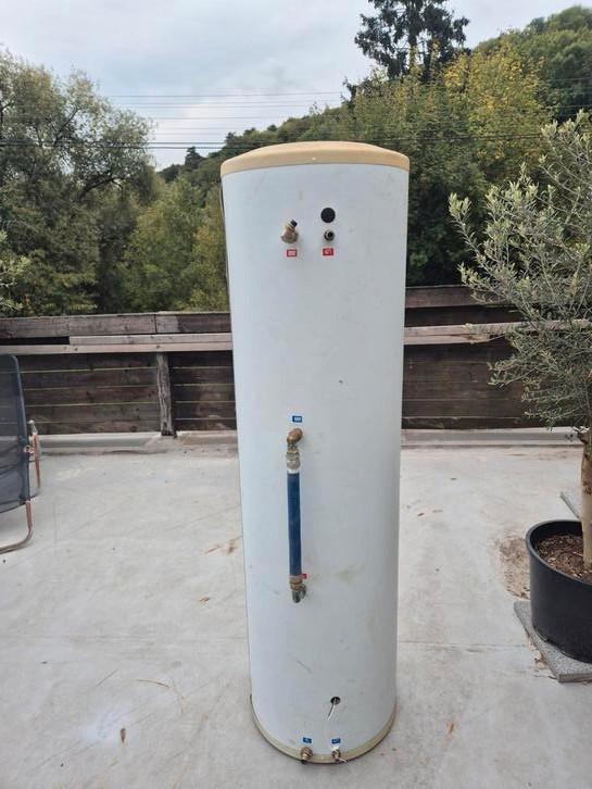 Ballon ecs solaire 300L, Doe-het-zelf en Bouw, Chauffageketels en Boilers, Gebruikt, Ophalen