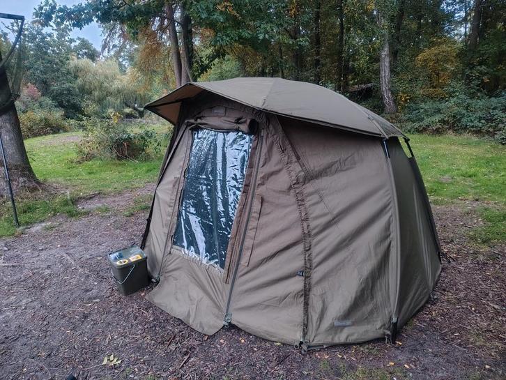 Trakker Tempest T100 hoog model met diverse extras, Watersport en Boten, Hengelsport | Karpervissen, Zo goed als nieuw, Ophalen