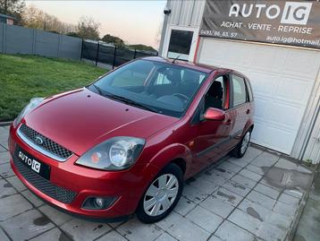 Ford fiesta 1.6i//5portes//Clim//Capteur//toit ouvrant