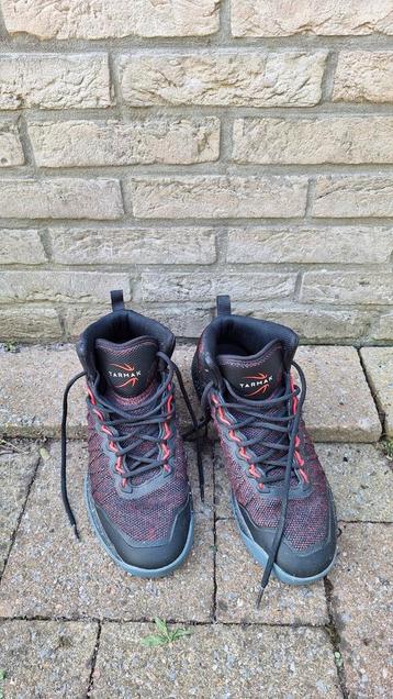 Decathlons baskets maat 44 beschikbaar voor biedingen