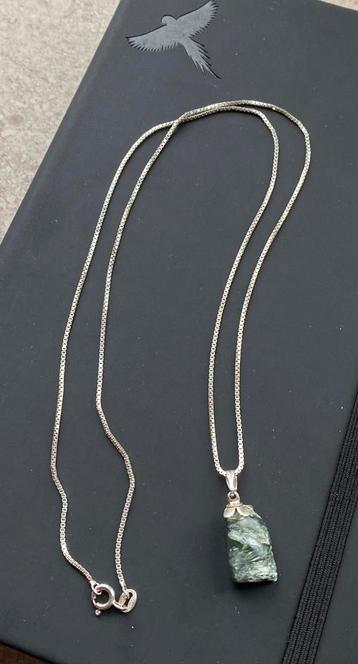 Chaîne en argent 925 et pendentif en Pierre Séraphinite  beschikbaar voor biedingen