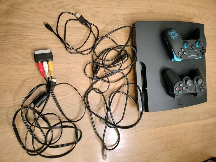 PS3 + 2 controllers & kabels + 12 spellen en move bundle, Games en Spelcomputers, Spelcomputers | Sony PlayStation 3, Slim, Met 2 controllers