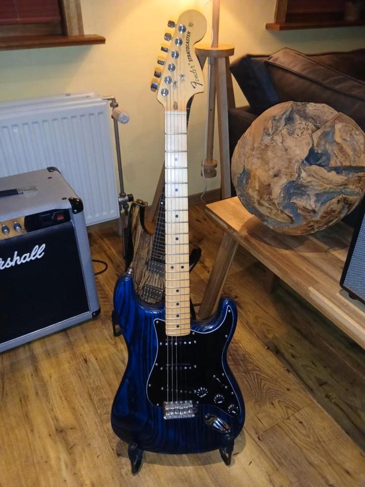 American Fender Strat ltd Sandblasted Sapphire Blue, Muziek en Instrumenten, Snaarinstrumenten | Gitaren | Elektrisch, Nieuw, Solid body
