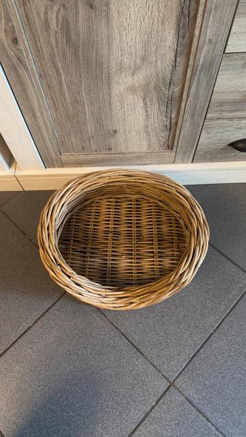 hondenmandje beschikbaar voor biedingen