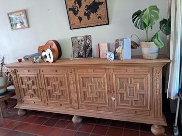 Prachtig stijlvol dressoir beschikbaar voor biedingen