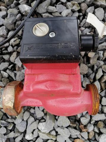 Circulateur GRUNDFOS UPS 2, Enlèvement, Utilisé, Chaudière CC ou Chaudière combinée