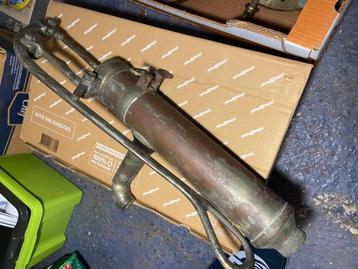Antieke waterpomp beschikbaar voor biedingen