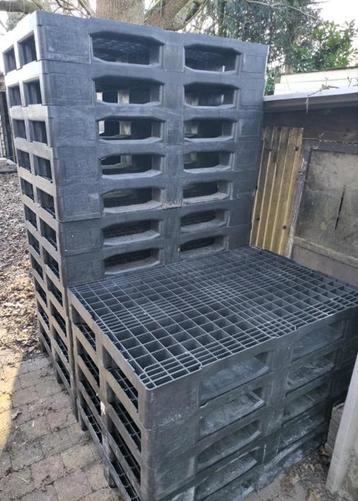 17 plastiek kunststof pvc paletten, Ophalen, Gebruikt