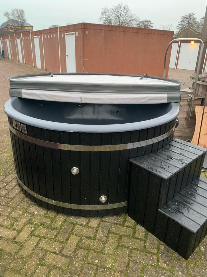 Hottub gebruikt - full option - isolatie - 304 kachel, Tuin en Terras, Zwembad-toebehoren, Gebruikt, Verlichting, Ophalen
