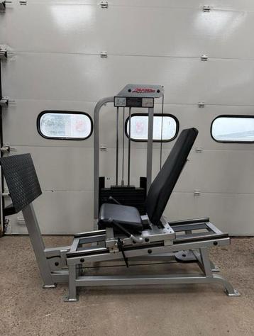 Life Fitness pro1 / seated legpress / leg press / grey beschikbaar voor biedingen