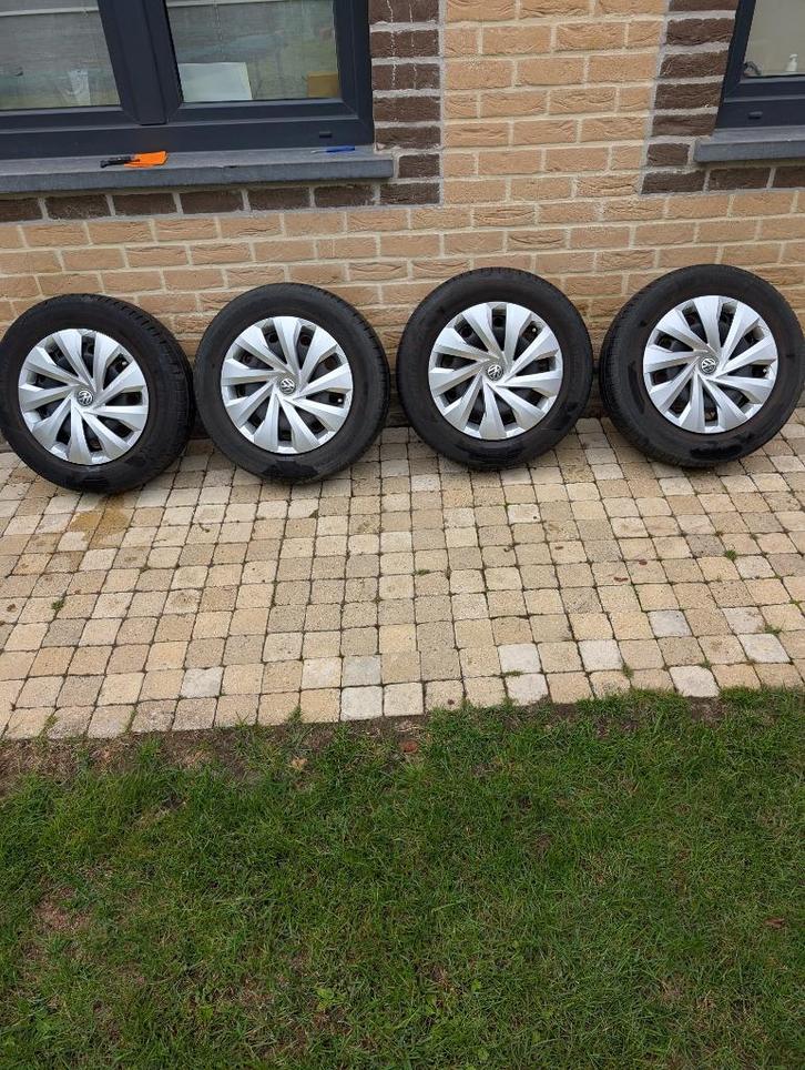Originele VW stalen velgen voor VW polo met zomerbanden, Auto-onderdelen, Banden en Velgen, Banden en Velgen, Zomerbanden, 15 inch