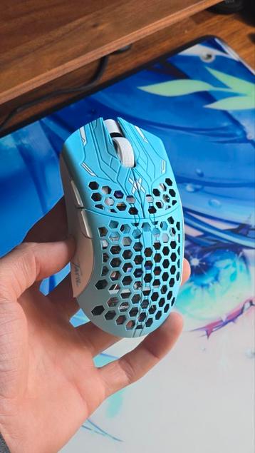 Finalmouse ulx pro tarik medium, Enlèvement ou Envoi, Comme neuf
