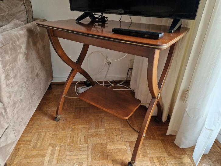 Vintage table, Antiquités & Art, Antiquités | Meubles | Tables, Enlèvement