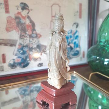 Chinees beeldje in speksteen/zeepsteen vd godin Guan Yin beschikbaar voor biedingen