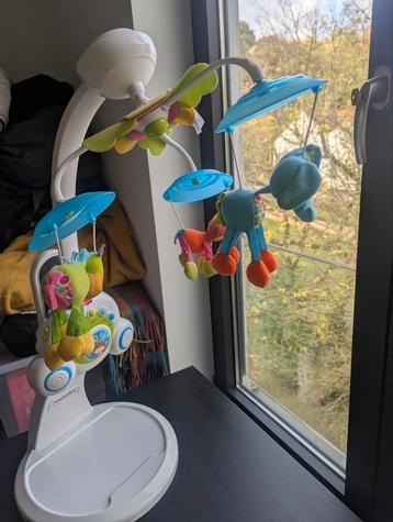 Muziekmobiel voor babybed met standaard beschikbaar voor biedingen