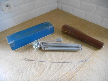 KINEGON metalen statief + leren hoesje (camera) vintage - oo beschikbaar voor biedingen