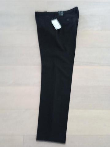Nieuwe zwarte broek  beschikbaar voor biedingen