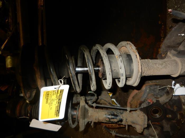 Schokdemperpoot rechts-voor van een Daihatsu Gran Move, Auto-onderdelen, Ophanging en Onderstel, Daihatsu, Gebruikt, 3 maanden garantie