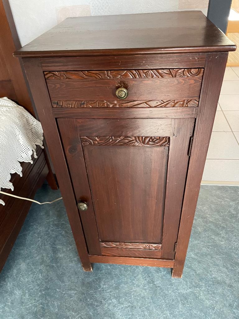 Table de chevet ancienne, Maison & Meubles, Enlèvement, Utilisé