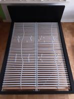 Bedframe Ikea, 140x200cm, zwart. Gratis nachtkastje erbij., Huis en Inrichting, Slaapkamer | Bedden, Ophalen, Zwart