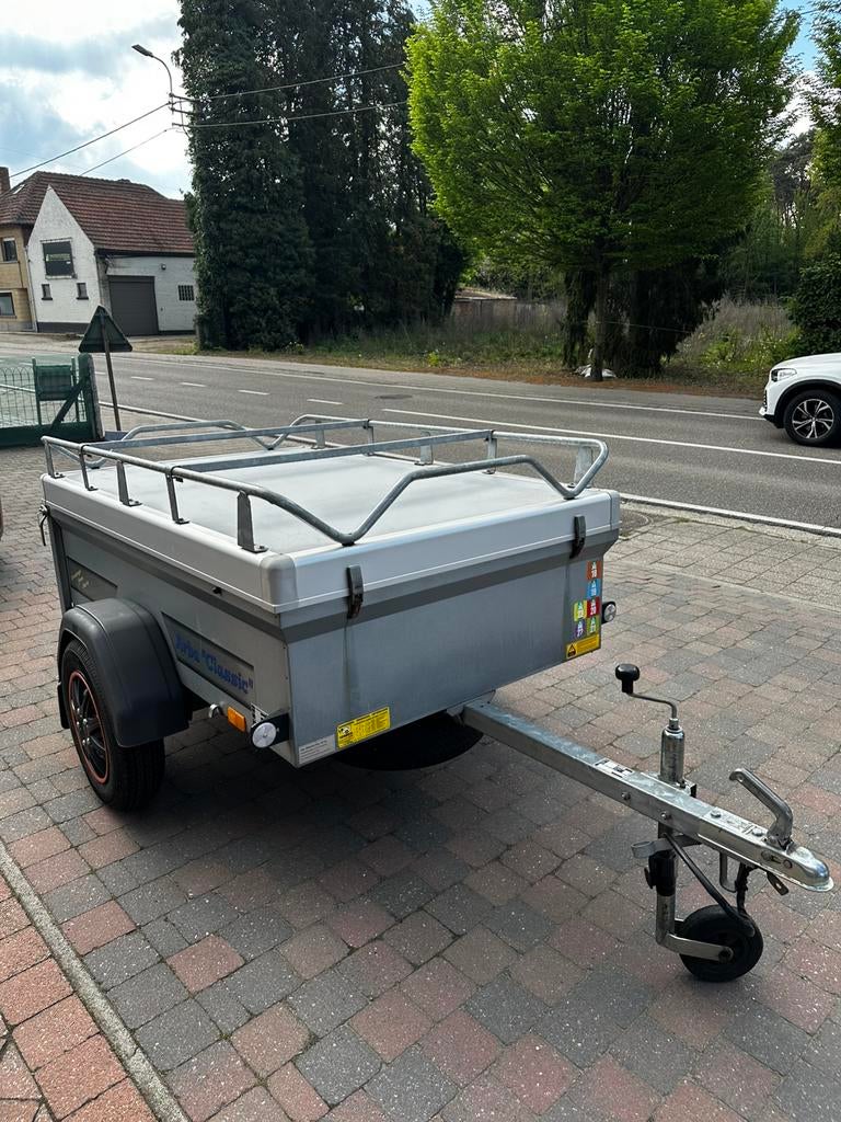 Bande-annonce Saris, Enlèvement, Comme neuf