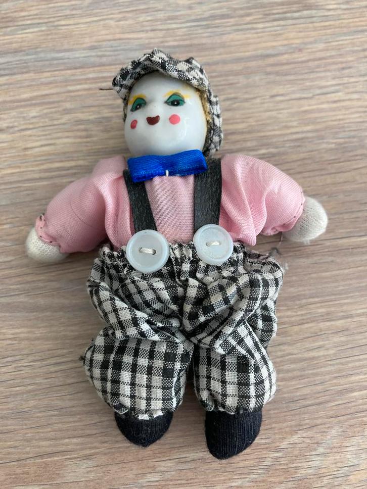 vintage porseleinen clownspop met handgeschilderd gezicht, Handtassen en Accessoires, Broches, Zo goed als nieuw, Wit, Ophalen of Verzenden