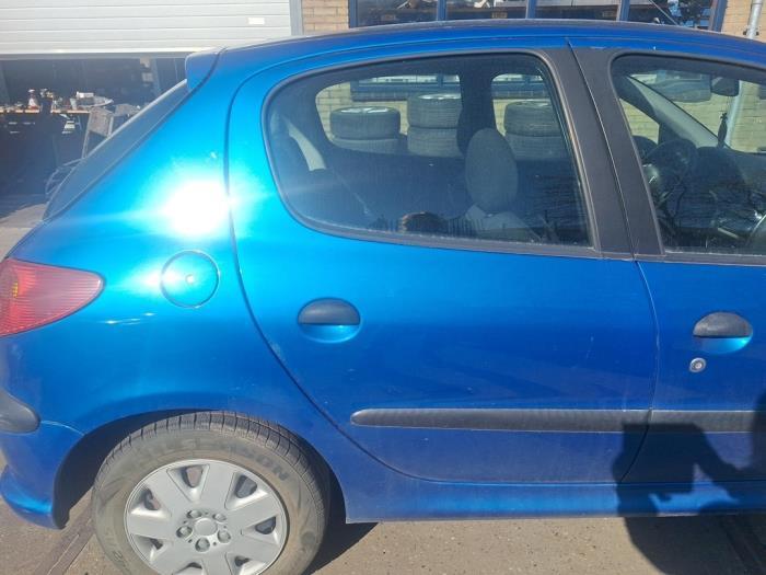 Portier 4Deurs rechts-achter van een Peugeot 206 (KMF), Auto-onderdelen, Carrosserie, Deur, Peugeot, Gebruikt, 3 maanden garantie