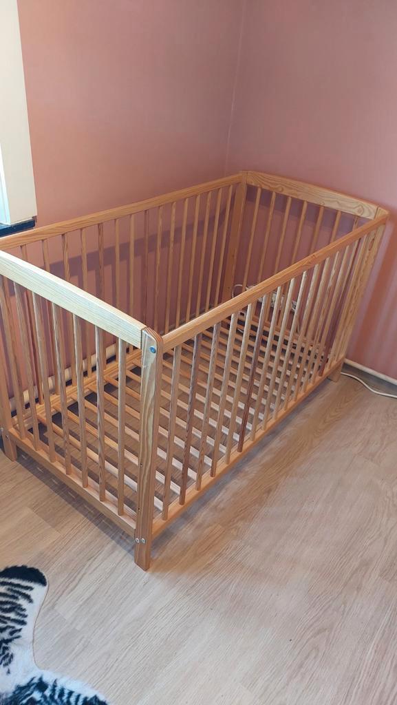 Kinderbed met afwasbare matras, Kinderen en Baby's, Kinderkamer | Bedden, Matras, Ophalen