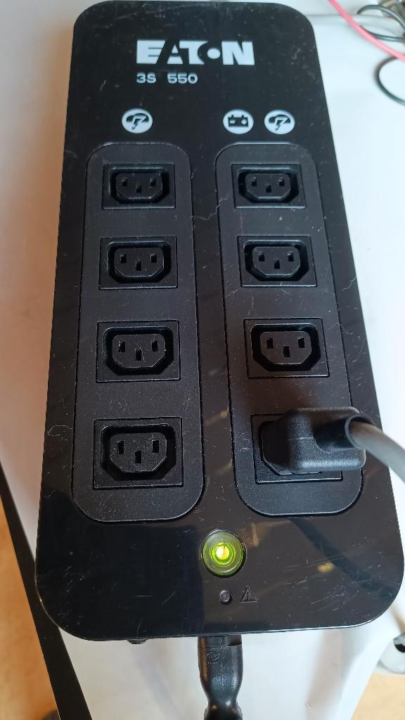 UPS EATON 3S550 330W IEC  new battery - getest - USB, Computers en Software, Noodvoedingen (UPS), Gebruikt, Ophalen of Verzenden