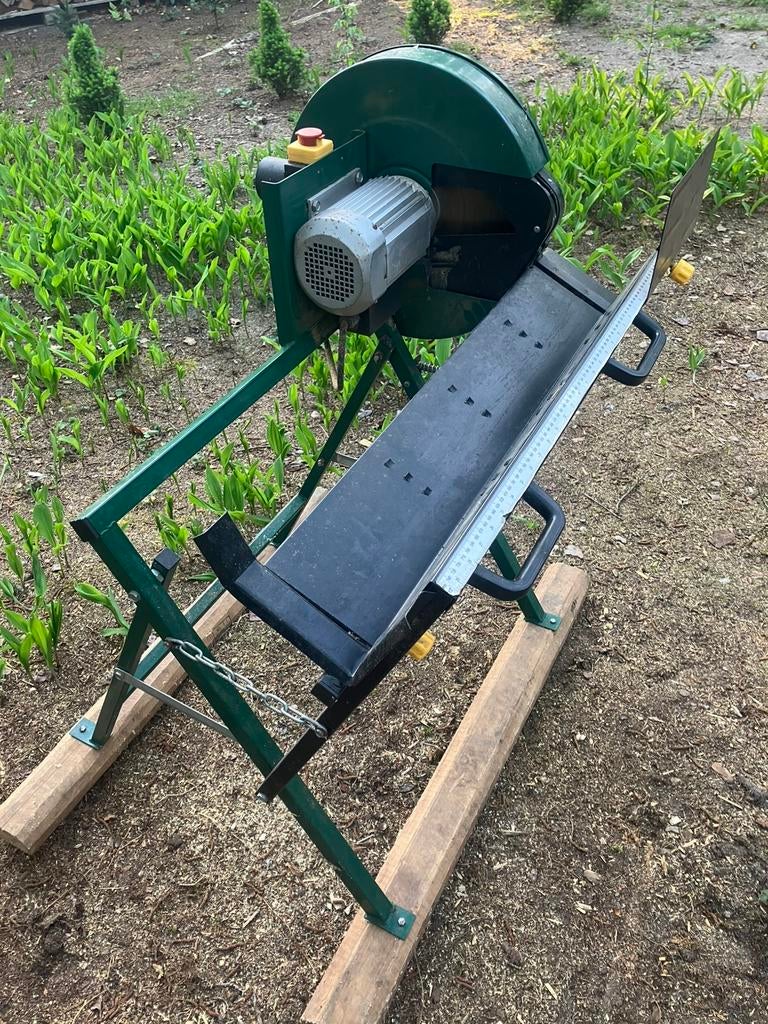 Afkortzaag voor brandhout, 70 mm ou plus, Enlèvement, Utilisé, 1200 watts ou plus