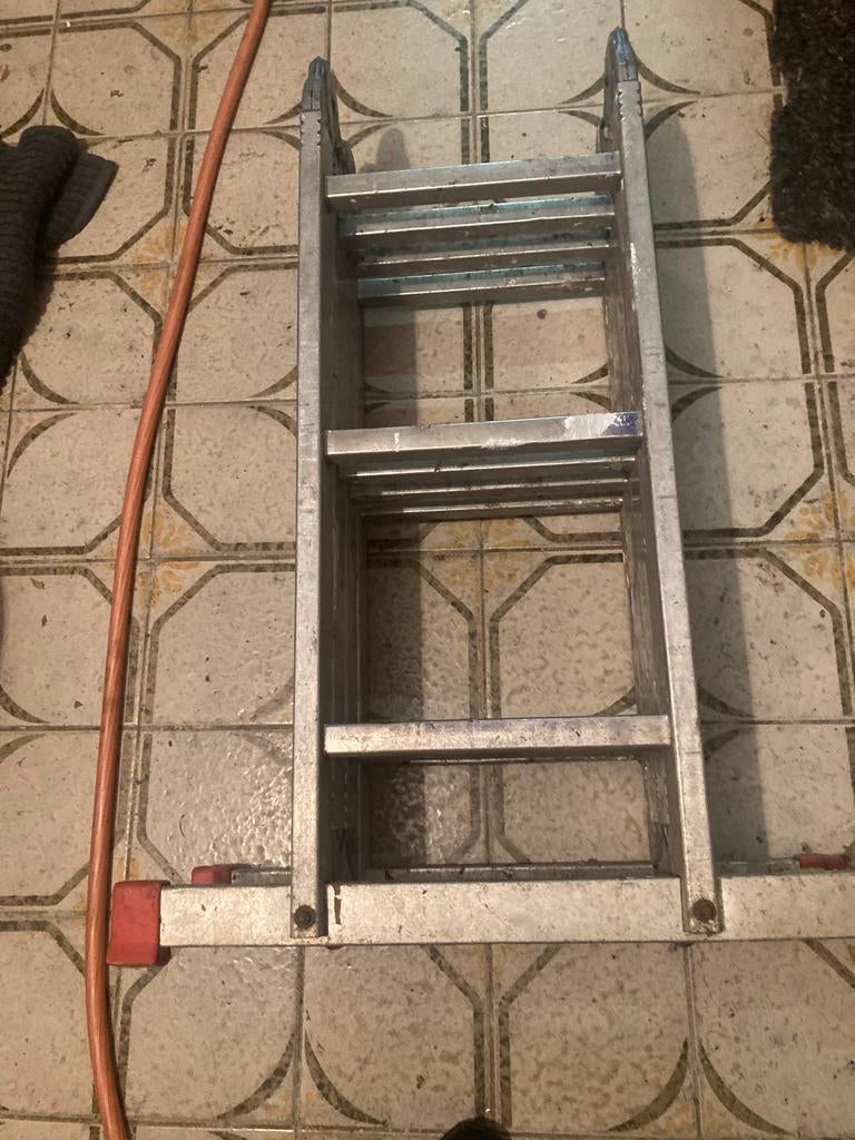 Echelle modulable, 2 à 4 mètres, Pliable ou rétractable/escamotable, Échelle, Enlèvement