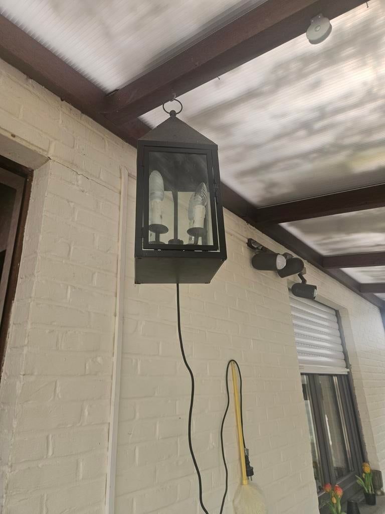 Lampe suspendue pour véranda ou terrasse avec prise, Enlèvement