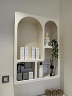 Decoratieve wandkast met vakken in zeer goede staat, Ophalen