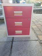 Cubes de bureau, Métal