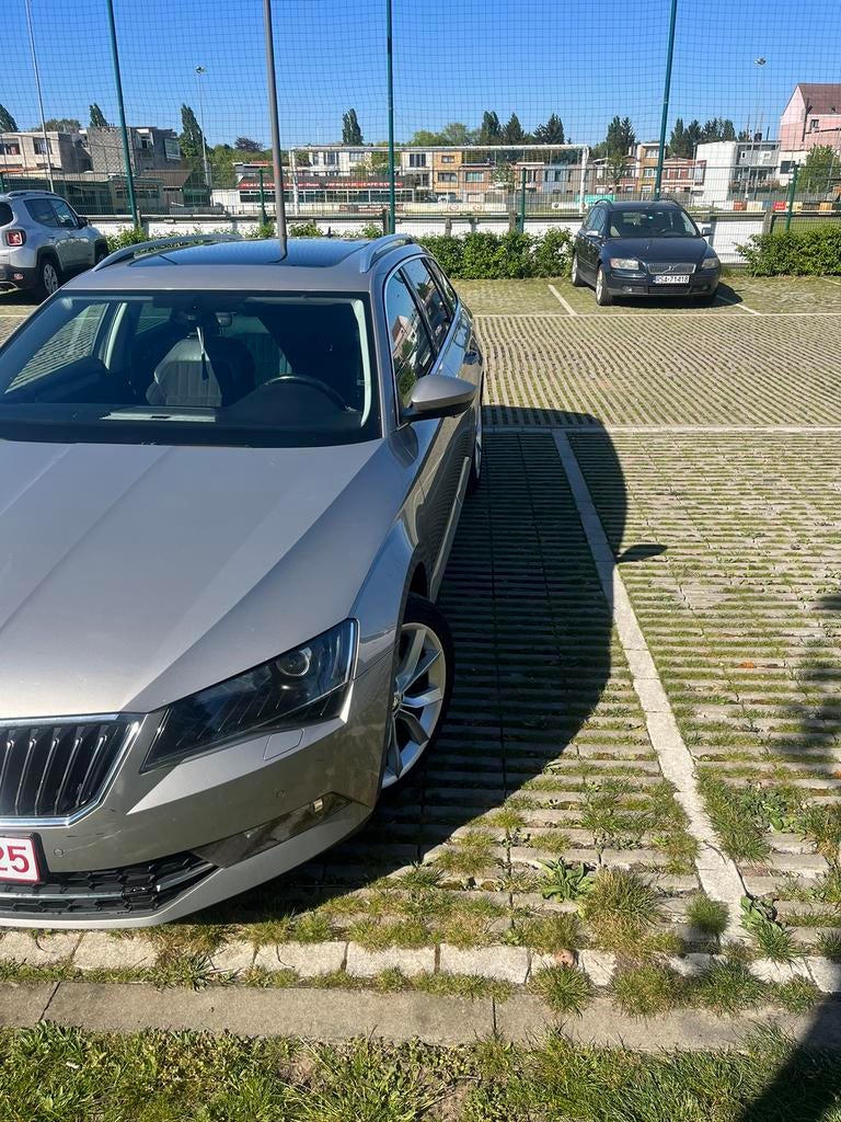 Skoda superb, Auto's, Skoda, Particulier, Superb, ABS, Achteruitrijcamera, Airbags, Airconditioning, Alarm, Android Auto, Apple Carplay