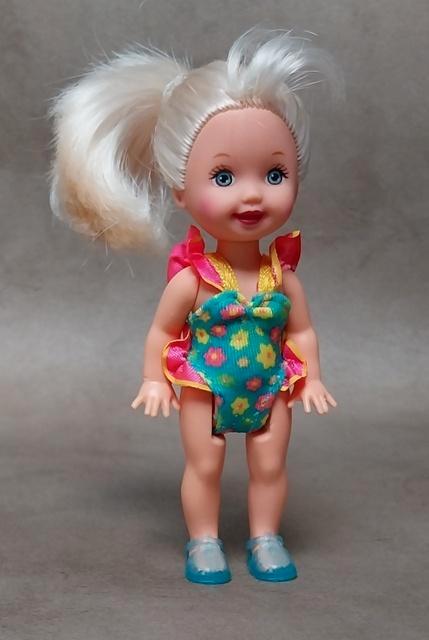 Poupée Barbie Pool Fun Shelly (Kelly) de 1996, Enfants & Bébés, Jouets | Poupées, Utilisé, Barbie, Enlèvement ou Envoi