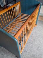 Babybed, Kinderen en Baby's, Kinderkamer | Bedden, Ophalen, 70 tot 85 cm, Zo goed als nieuw, Lattenbodem