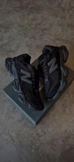 New Balance 9060 Triple Black taille 44, Neuf, Enlèvement ou Envoi, Baskets, Noir