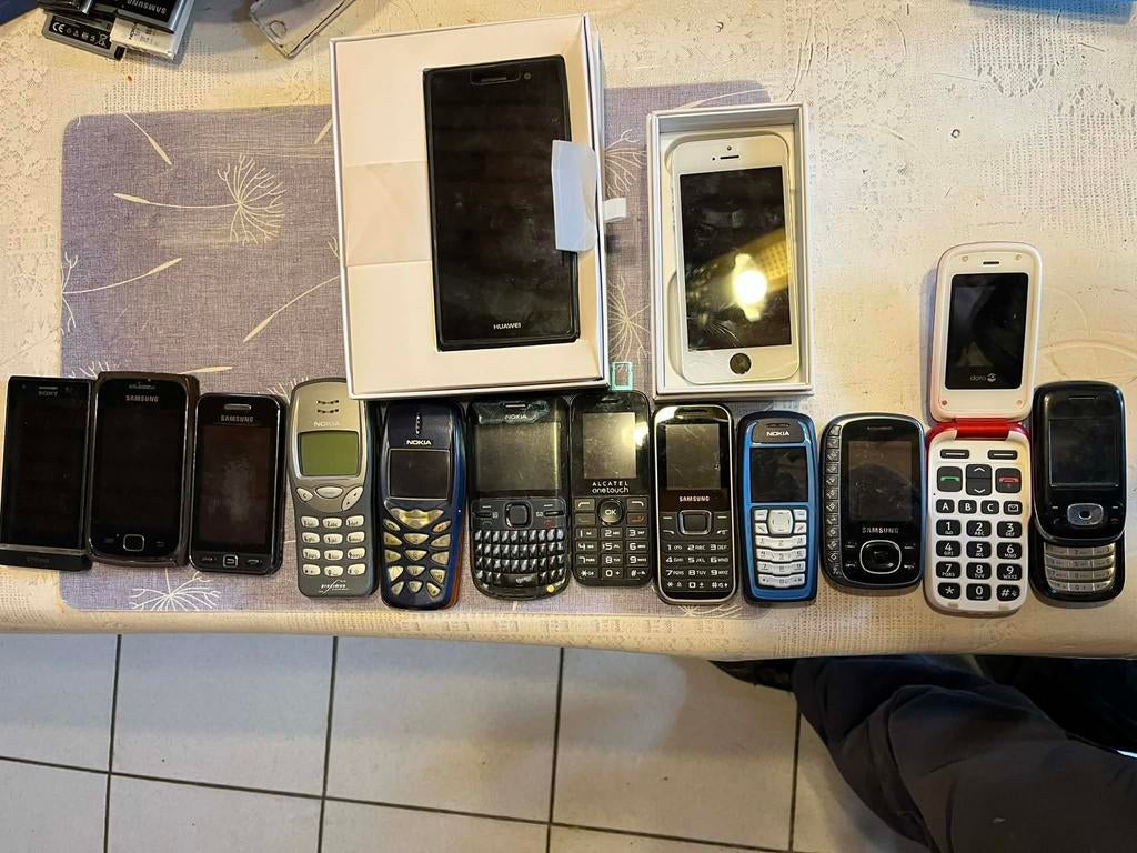 Lot de 19 téléphones, Télécoms, Enlèvement ou Envoi, Utilisé, Modèle coulissant