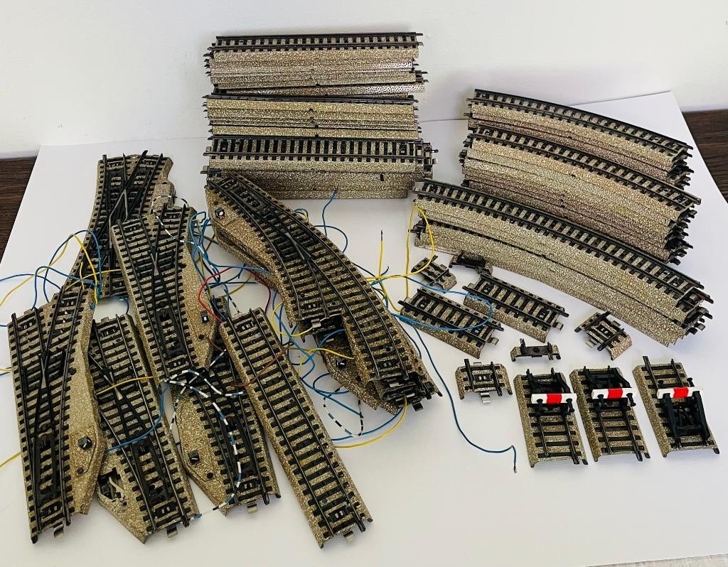 Märklin M-rail metalen rails 64 stuks incl. 9 wissels, Hobby en Vrije tijd, Modeltreinen | H0, Gebruikt, Rails, Märklin, Ophalen of Verzenden