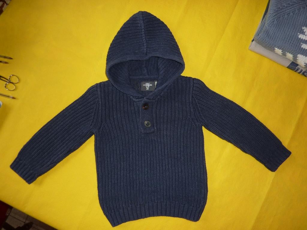 Pull à capuche couleur anthracite - Taille 80, Enlèvement, Comme neuf, Garçon, Pull ou Veste