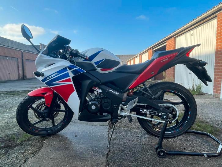 Honda CBR125 R, Motos, Motos | Honda, Particulier, Sport, jusqu'à 11 kW, 1 cylindre, Permis Moto A1 minimum, Échappement sport