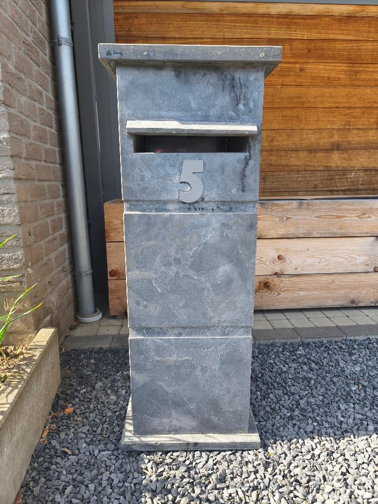 Blauwesteen brievenbus, Ophalen, Gebruikt, Hardsteen, Staande brievenbus