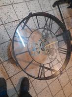 Petite table d appoint pour salon.